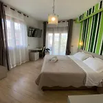 לינה וארוחת בוקר Sorrento Inn Lodge 4*