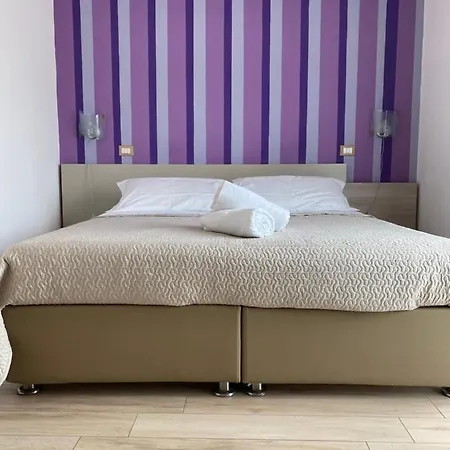 Sorrento Inn Lodge לינה וארוחת בוקר